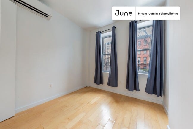 Room in Shared 4 bed/2 bath home in New York, NY - Building Photo - Building Photo