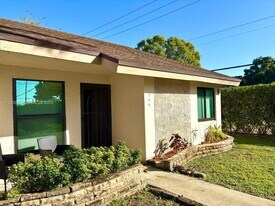 2700 S Oakland Forest Dr in Oakland Park, FL - Building Photo
