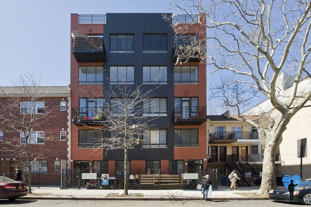 194 Stuyvesant Ave in Brooklyn, NY - Building Photo