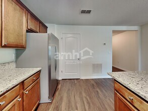 2066 Tyson Lake Dr in Jacksonville, FL - Building Photo - Building Photo