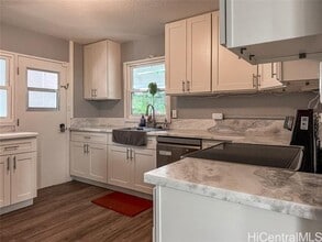 3238 Alani Dr in Honolulu, HI - Building Photo - Building Photo