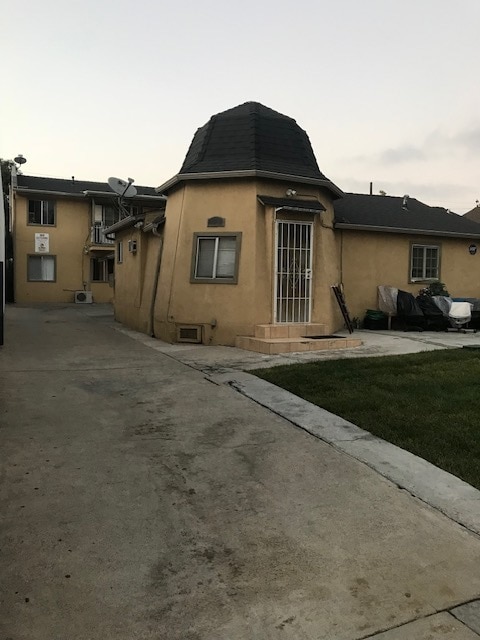 435 W Acacia Ave, Unit B in Glendale, CA - Foto de edificio - Building Photo