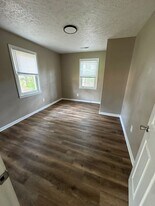 916 Monroe Ave in Brownsville, TN - Building Photo