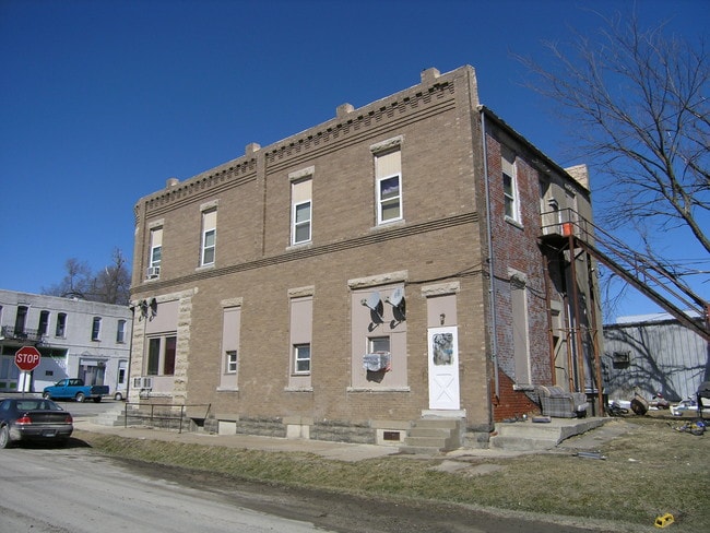 420 Main St in Polo, MO - Building Photo - Building Photo