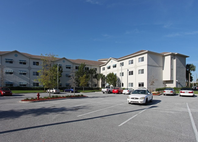 Villa Regina in West Palm Beach, FL - Building Photo - Building Photo