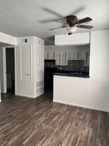 208 Victor St, Unit 11 in San Antonio, TX - Building Photo