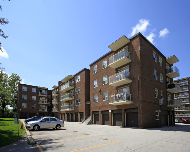 Maplebank Court in Toronto, ON - Building Photo - Building Photo