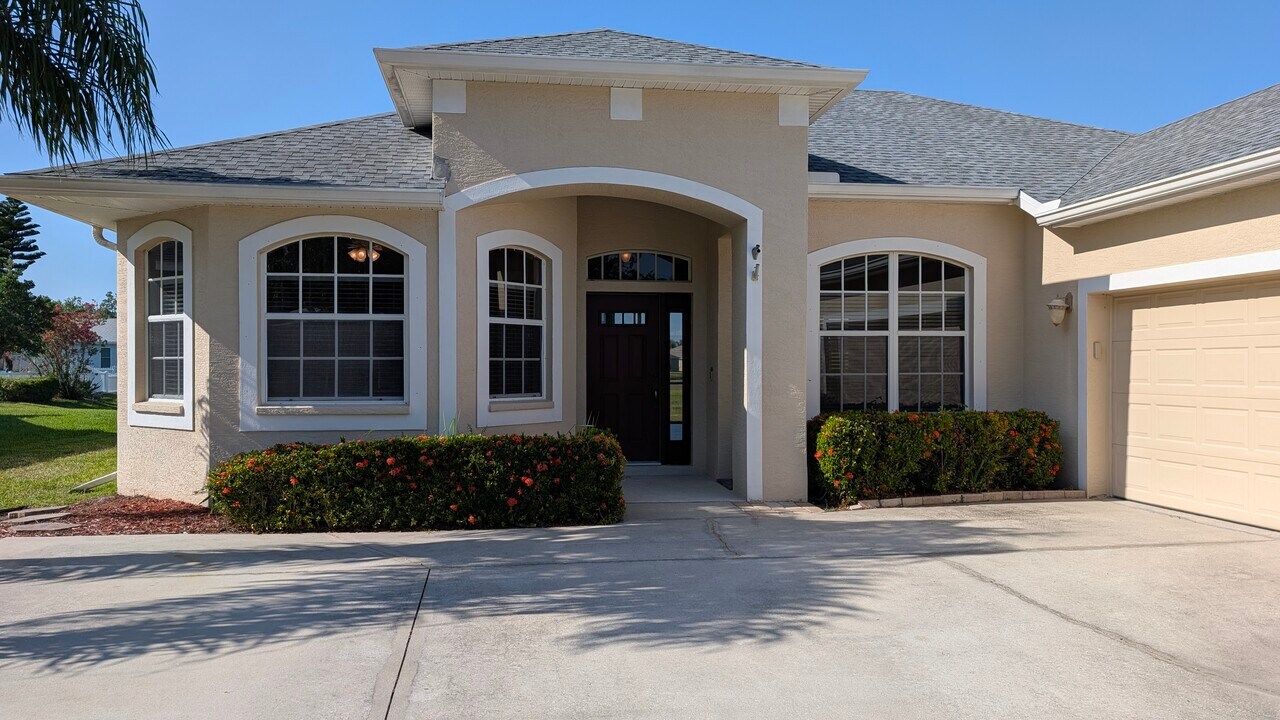 12424 25th Ct E in Parrish, FL - Foto de edificio