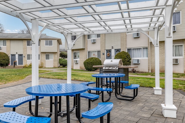 Haledon Estates Apartments in Haledon, NJ - Building Photo - Building Photo