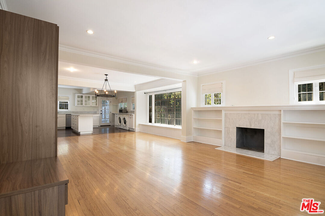 720 N Ogden Dr in Los Angeles, CA - Building Photo