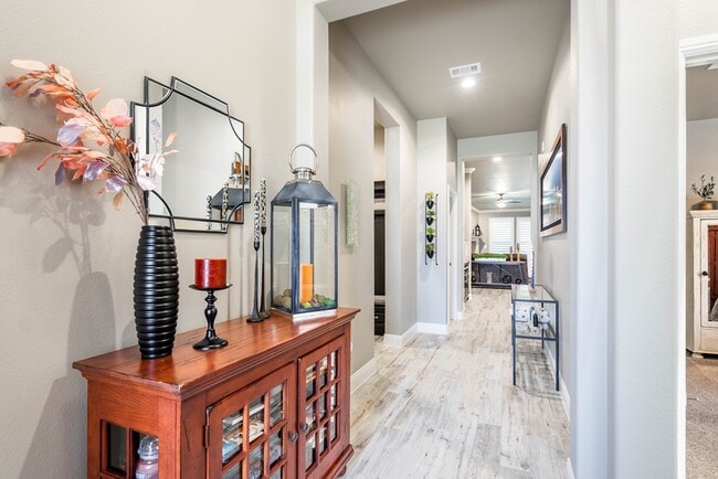 11 Los Campos Dr in Odessa, TX - Building Photo - Building Photo