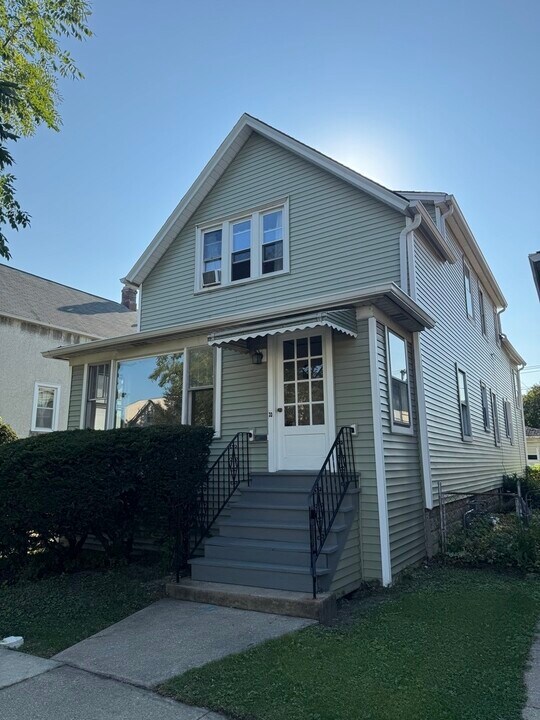 1107 Circle Ave in Forest Park, IL - Building Photo