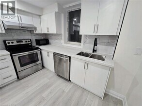 147 Langlaw Dr in Cambridge, ON - Building Photo - Building Photo