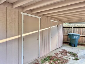 5200 Elvas Ave in Sacramento, CA - Building Photo - Building Photo
