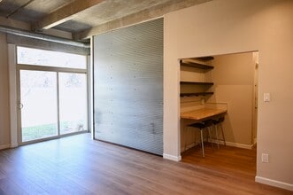 675 S University Blvd, Unit 108 in Denver, CO - Foto de edificio - Building Photo