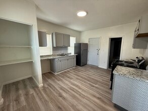 152 E Farm St in Waterbury, CT - Building Photo - Building Photo