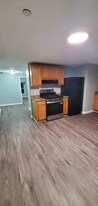 84 Danforth St, Unit Apt 3S in Fall River, MA - Building Photo