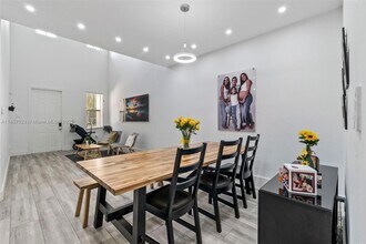 10705 NW 74th Terrace in Doral, FL - Building Photo - Building Photo