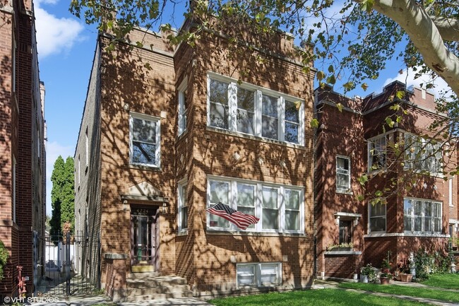 4724 W Schubert Ave, Unit 2 floor