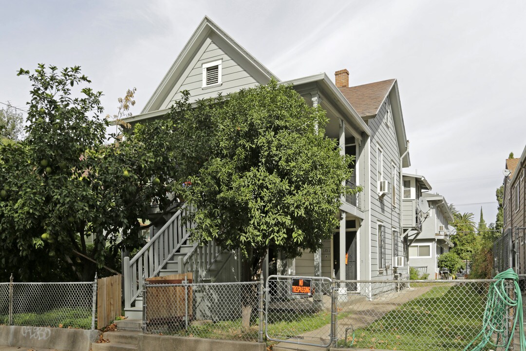 1721 U St in Sacramento, CA - Foto de edificio