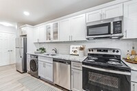 Brixton Lane Apartments in Levittown, NY - Building Photo - Building Photo