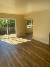 409 Butler Ct-Unit -A in Cloverdale, CA - Building Photo - Building Photo