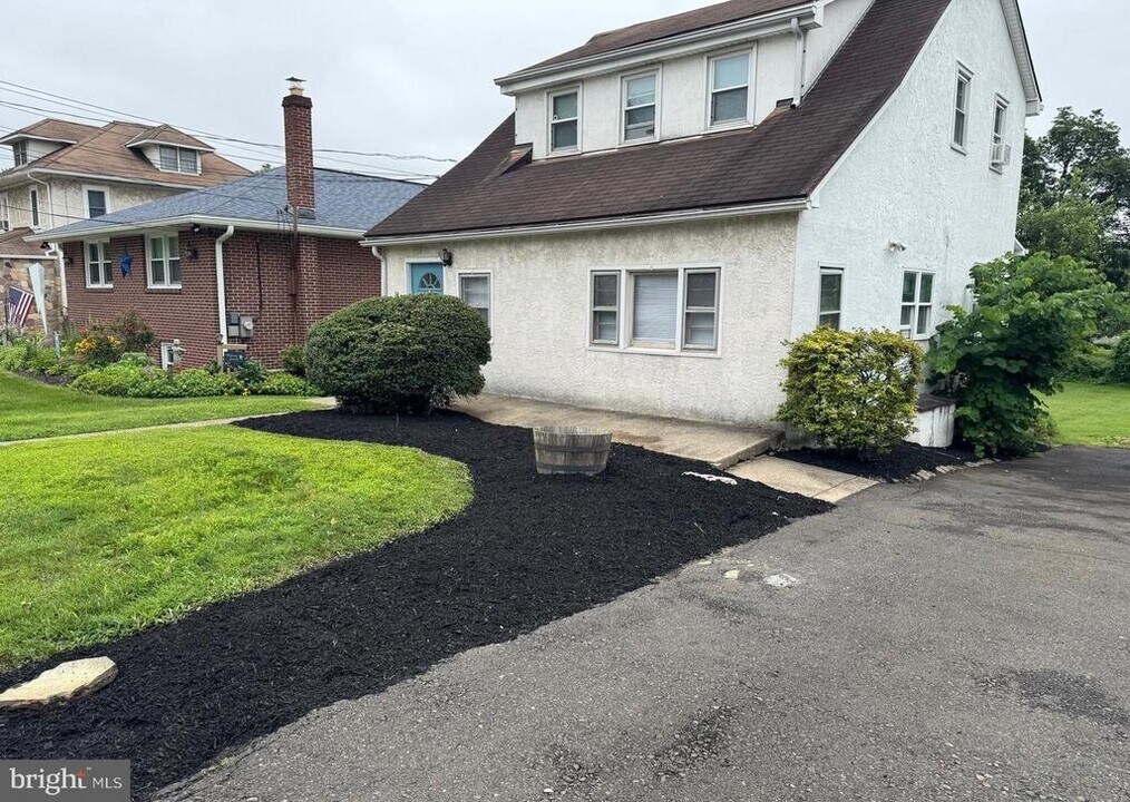 14 Franklin Ave in Flourtown, PA - Building Photo
