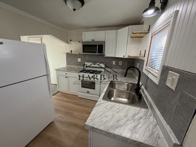 property at 1211 10th Ave SW