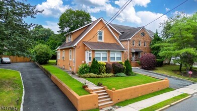 154 Roseland Ave in Caldwell, NJ - Building Photo - Building Photo