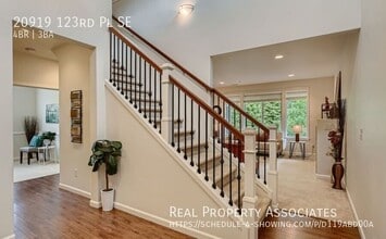 20919 123rd Pl SE in Kent, WA - Building Photo - Building Photo