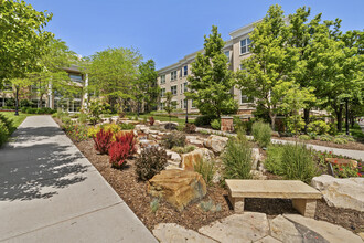 Colonial Court Apartments in Ogden, UT - Building Photo - Building Photo