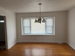 5302 Vista John Dr, Unit D52 in Louisville, KY - Building Photo - Building Photo