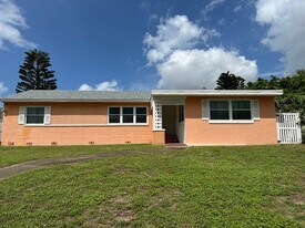 2744 S Atlantic Ave in Daytona Beach, FL - Building Photo