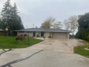 205 N Fairway Dr in Brookfield, WI - Building Photo - Building Photo