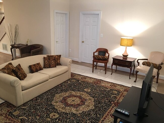 445 Knoll St NW in Vienna, VA - Building Photo - Building Photo