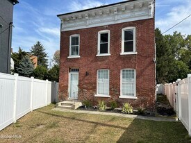 5 Short St in Cohoes, NY - Building Photo