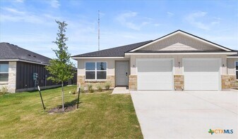 911 Sevenleaf Ln in Killeen, TX - Building Photo