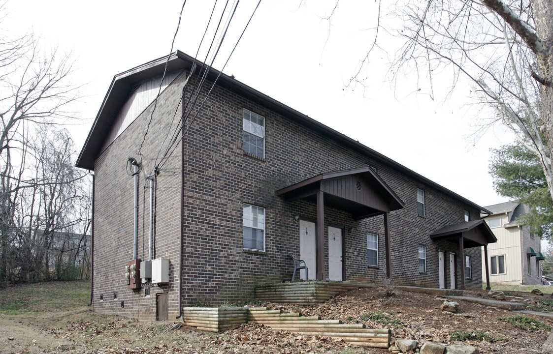 1009 Summerwood Rd in Knoxville, TN - Foto de edificio