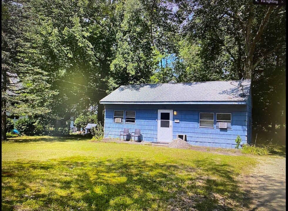 108 Central St in Hudson, NH - Building Photo
