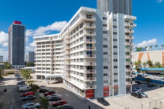 Imperial Towers North in Hallandale Beach, FL - Building Photo - Building Photo