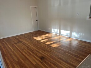 1553 Potter Blvd in Bay Shore, NY - Building Photo - Building Photo