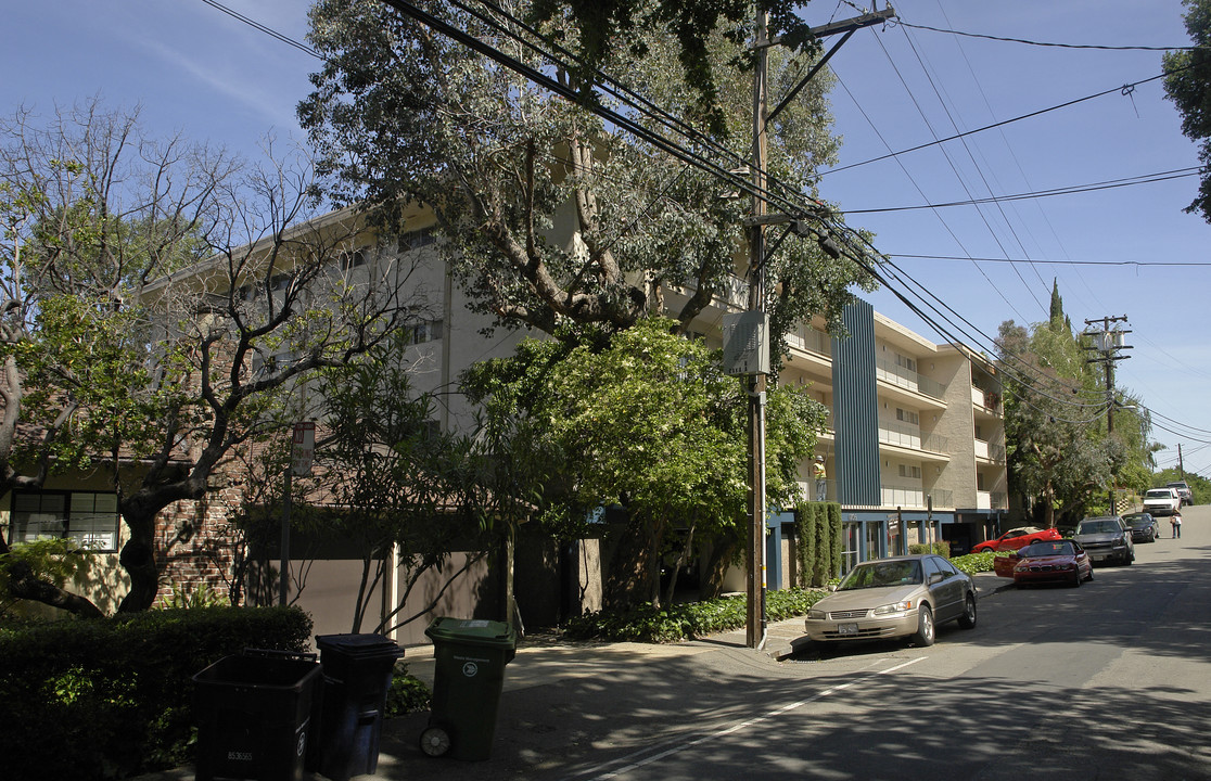 Carmel Manor in Walnut Creek, CA - Foto de edificio