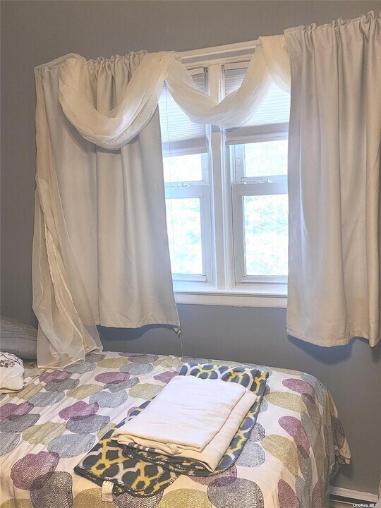 2 Leroy Ct Rentals in Commack, NY