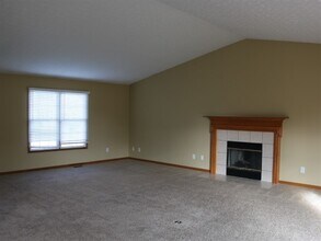 1163 Tarragon Dr in Marysville, OH - Foto de edificio - Building Photo