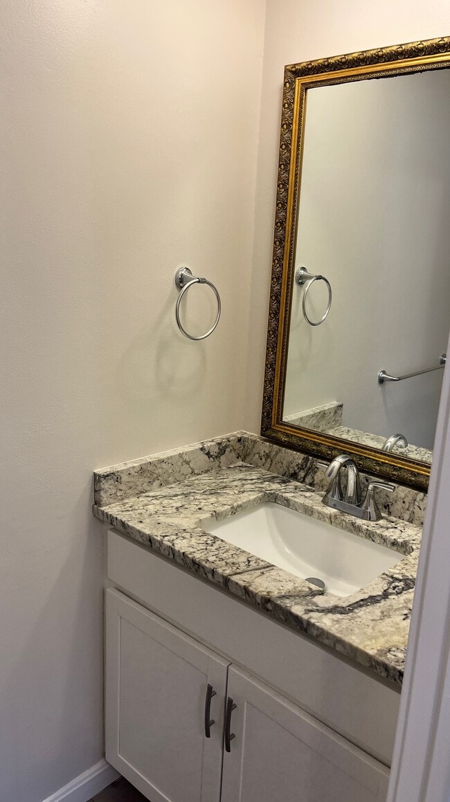 10 Groton Rd in Westford, MA - Building Photo - Building Photo