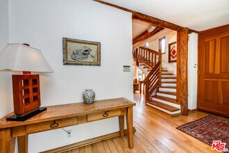 454 E Rustic Rd in Santa Monica, CA - Building Photo - Building Photo