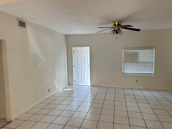 611 El Vedado in West Palm Beach, FL - Foto de edificio - Building Photo