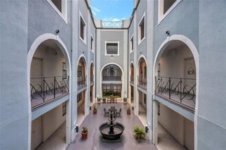 760 Magazine St, Unit 304 in New Orleans, LA - Building Photo - Building Photo