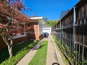 5525 Richmond Ave in Dallas, TX - Foto de edificio - Building Photo