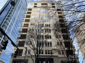 230 S Tryon St in Charlotte, NC - Building Photo